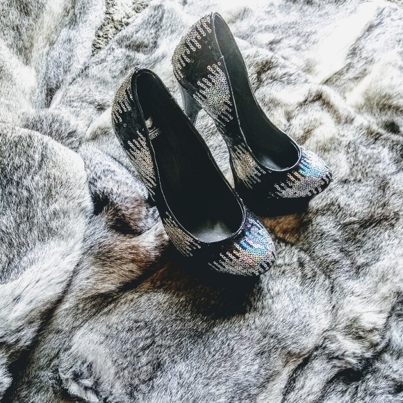 Beautiful platform heels! - Picture 3 of 6